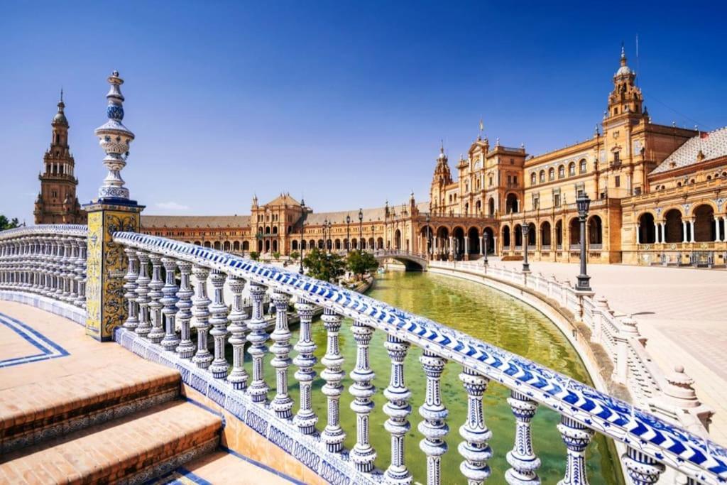 Tipico Y Pintoresco Patio De Vecinos, Con Encanto Sevilla Exteriér fotografie