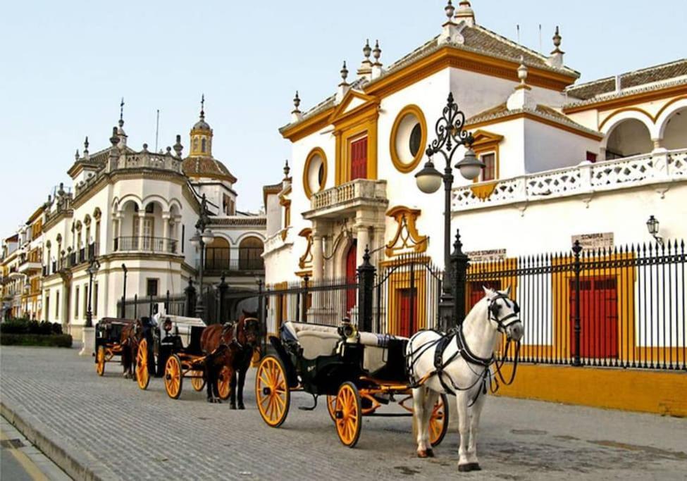 Tipico Y Pintoresco Patio De Vecinos, Con Encanto Sevilla Exteriér fotografie