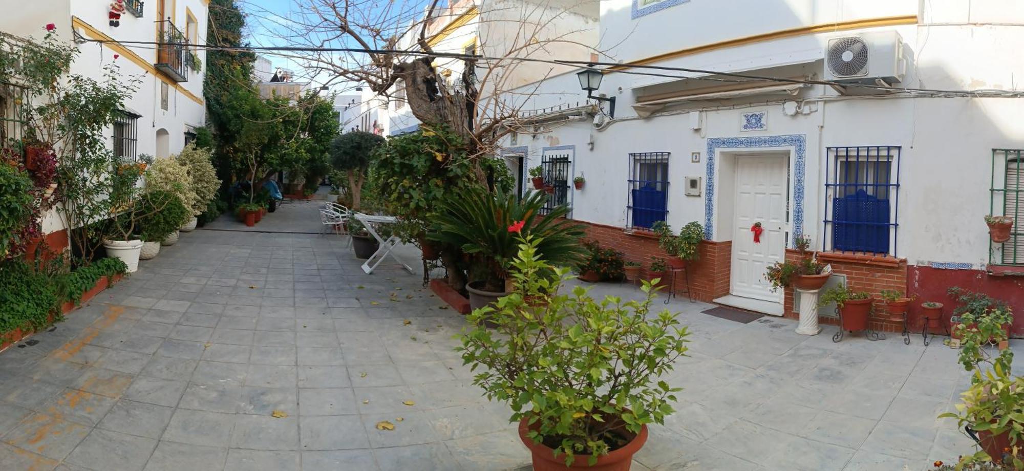 Tipico Y Pintoresco Patio De Vecinos, Con Encanto Sevilla Exteriér fotografie