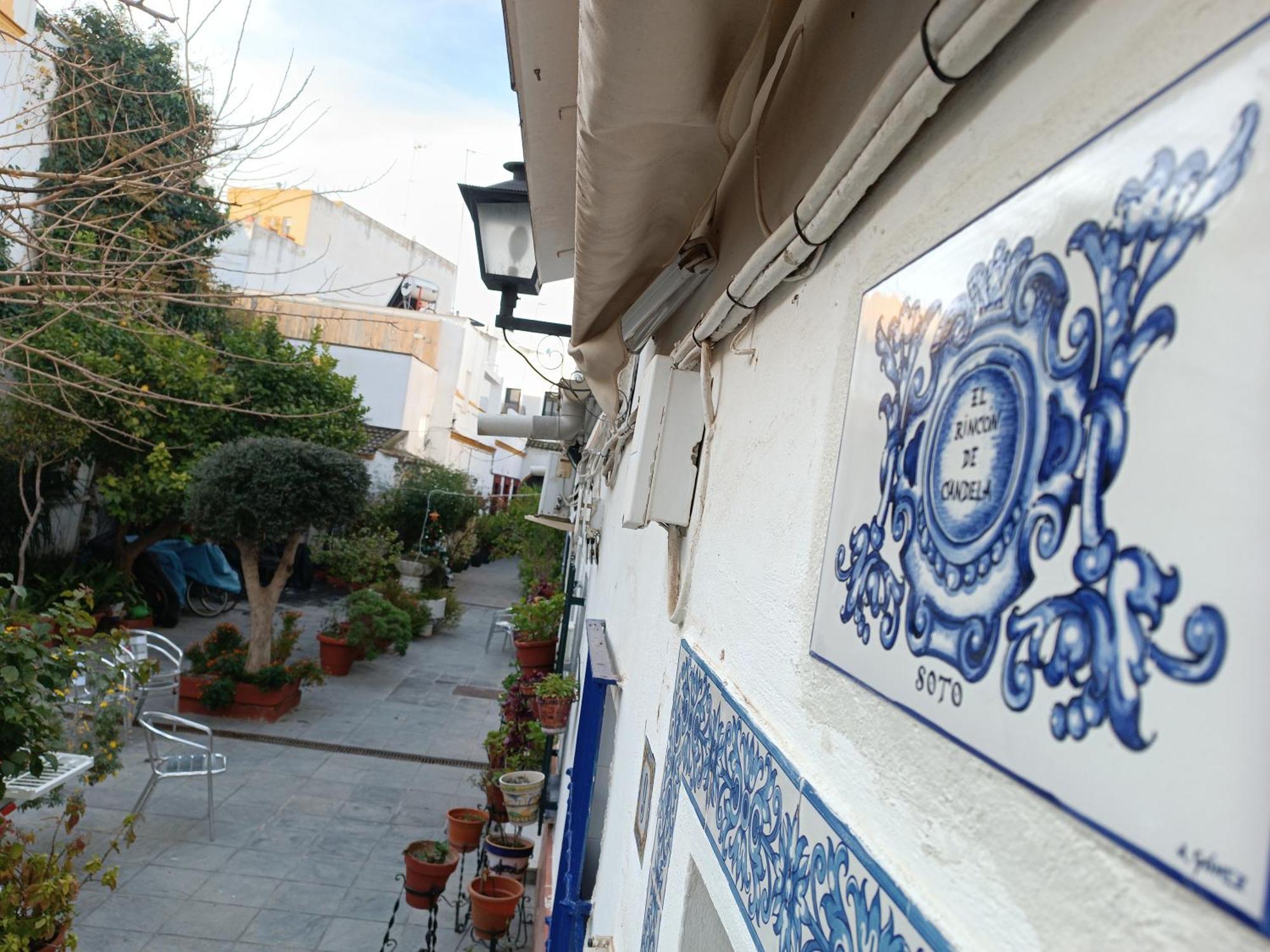 Tipico Y Pintoresco Patio De Vecinos, Con Encanto Sevilla Exteriér fotografie